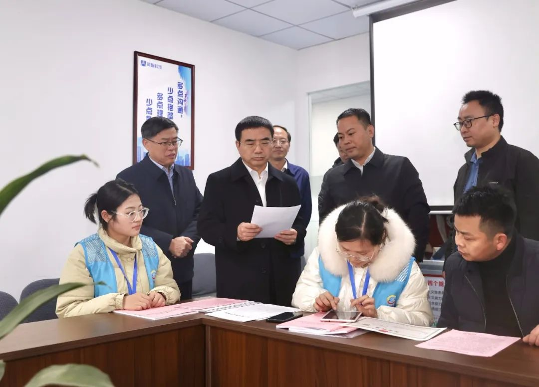 亚洲老女人性乱伦电影 九江市市委副书记、市长蒋文定来英智科技调研